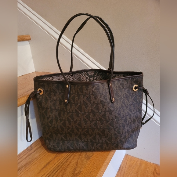 Michael Kors Brown Shoulder Bag with  Animal Print Inside - Picture 3 of 7
